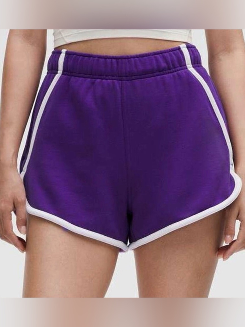 Lululemon Scuba Mid-Rise
Oversized Short 3" Trim Purple retro shorts